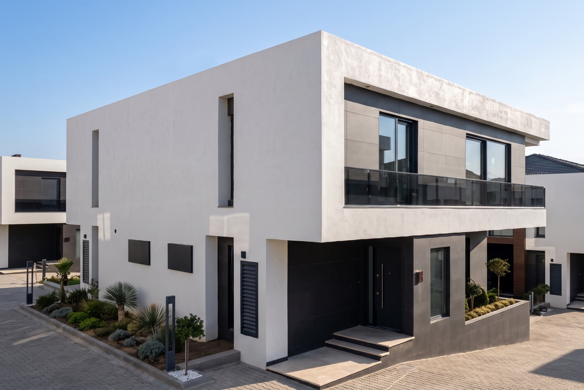 Elber İnşaat'ın modern dış cephe mimarisine sahip, depreme dayanıklı ve güvenilir lüks villa projesi.